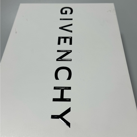 Givenchy G4 Lace-Up Sneakers White Pink Women’s EU 40/US 10 - Picture 8 of 8